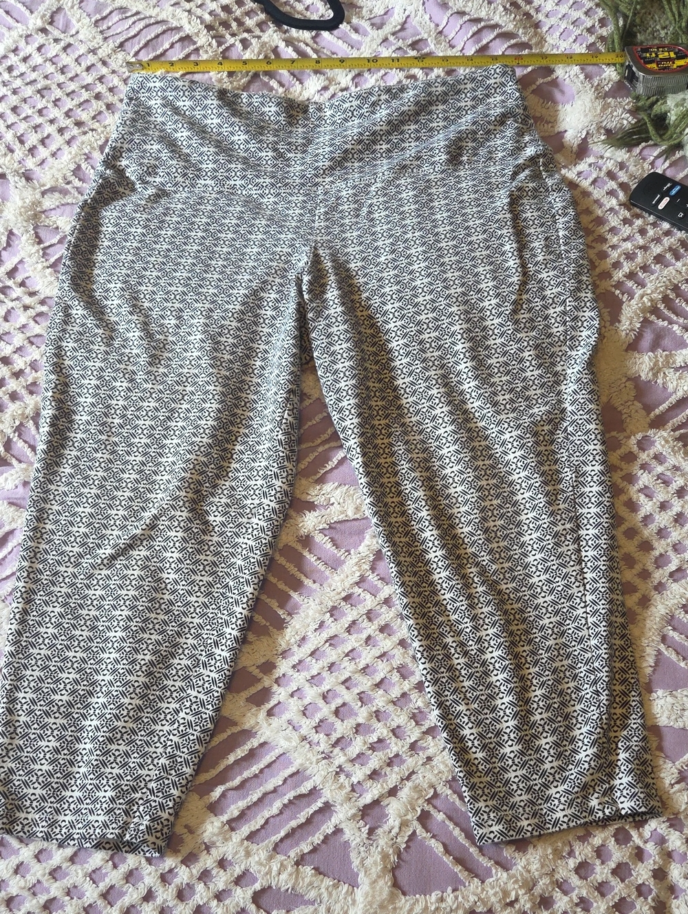 Intro "Love the Fit" Revolutionary Black & White Geometric Cropped Pants L